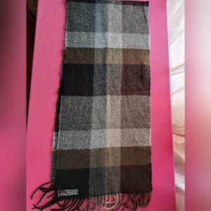 V. FRAAS Scarf